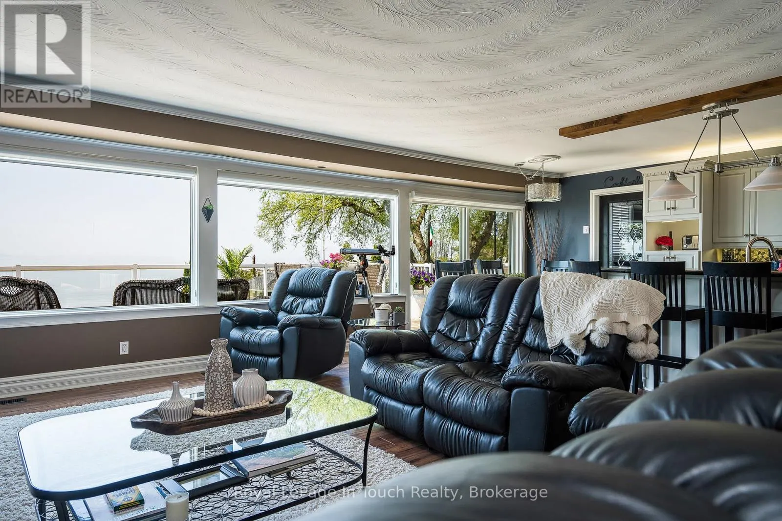 8 TINY BEACHES ROAD S