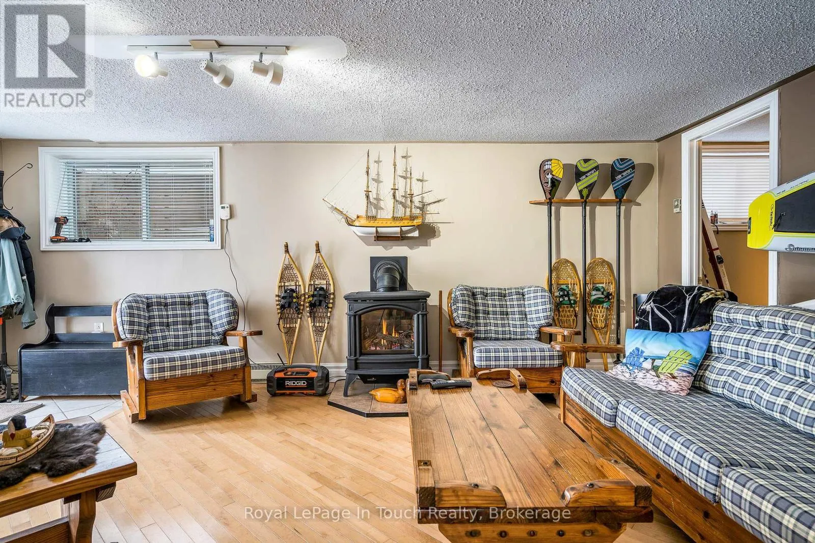 8 TINY BEACHES ROAD S