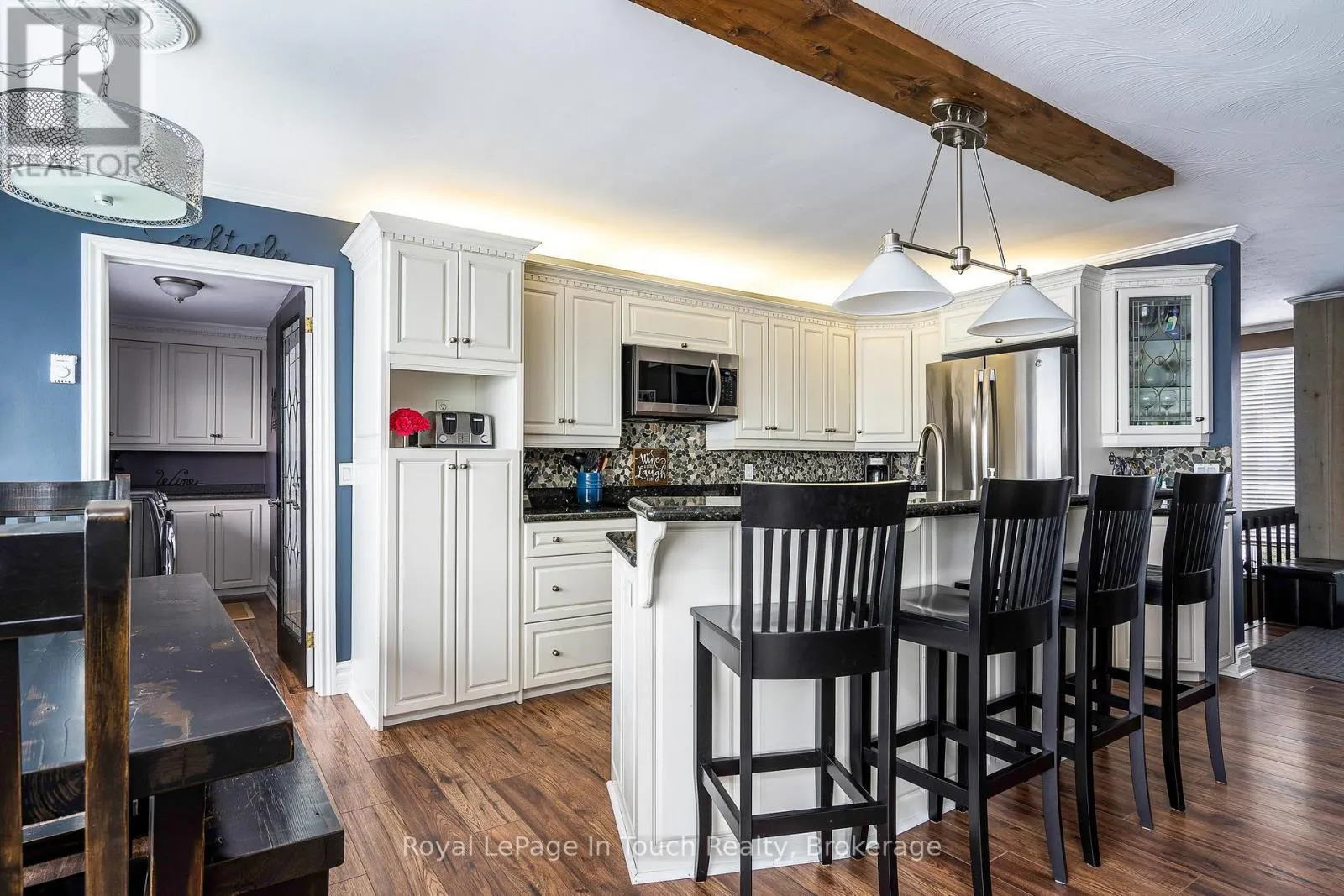 8 TINY BEACHES ROAD S