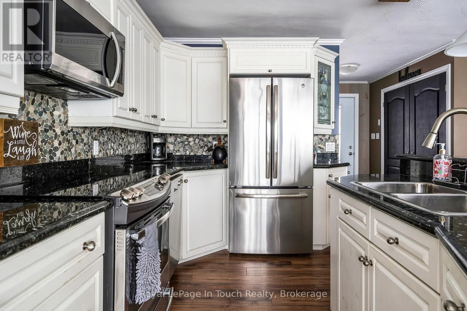 8 TINY BEACHES ROAD S
