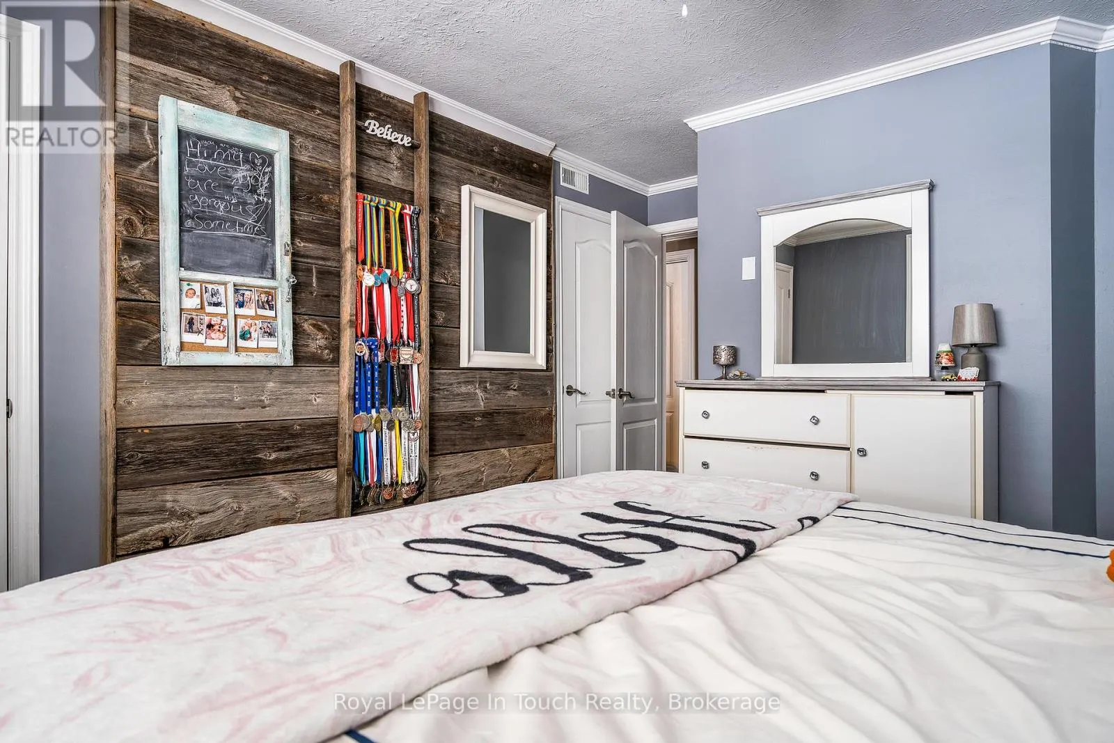 8 TINY BEACHES ROAD S