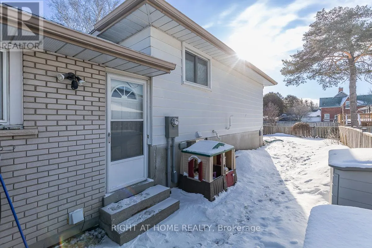LOWER - 169A ROSE STREET