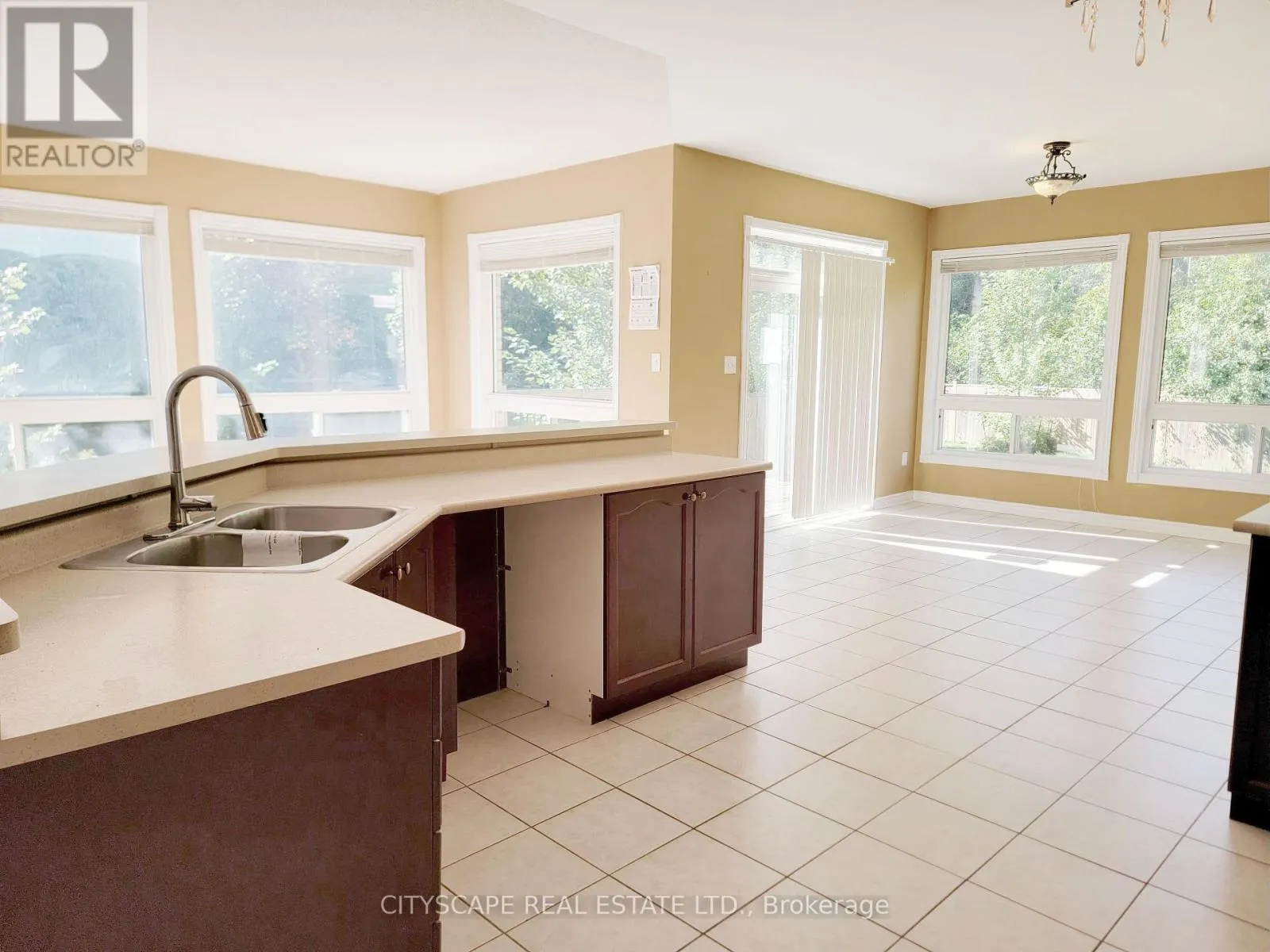 6 CHERRY SANDS CRESCENT