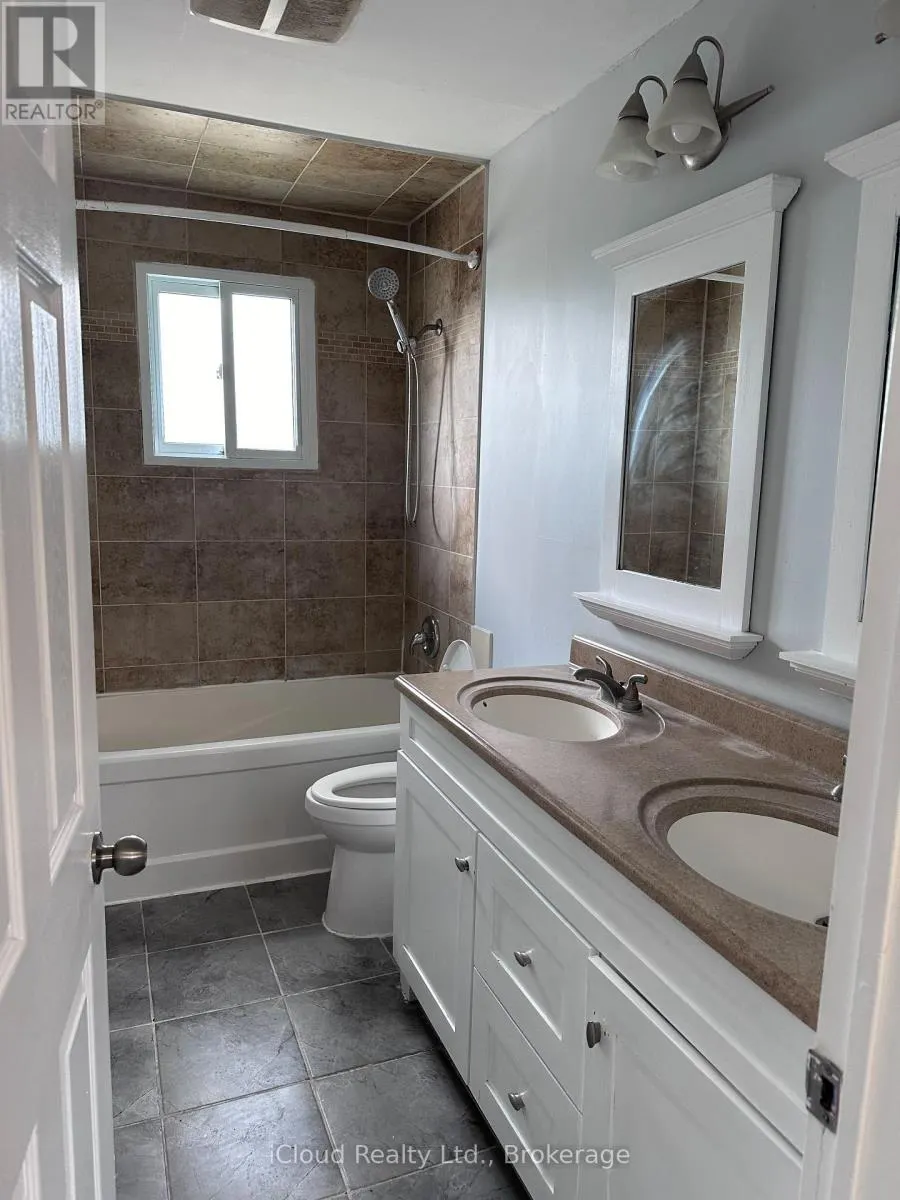 UPPER - 296 HICKLING TRAIL