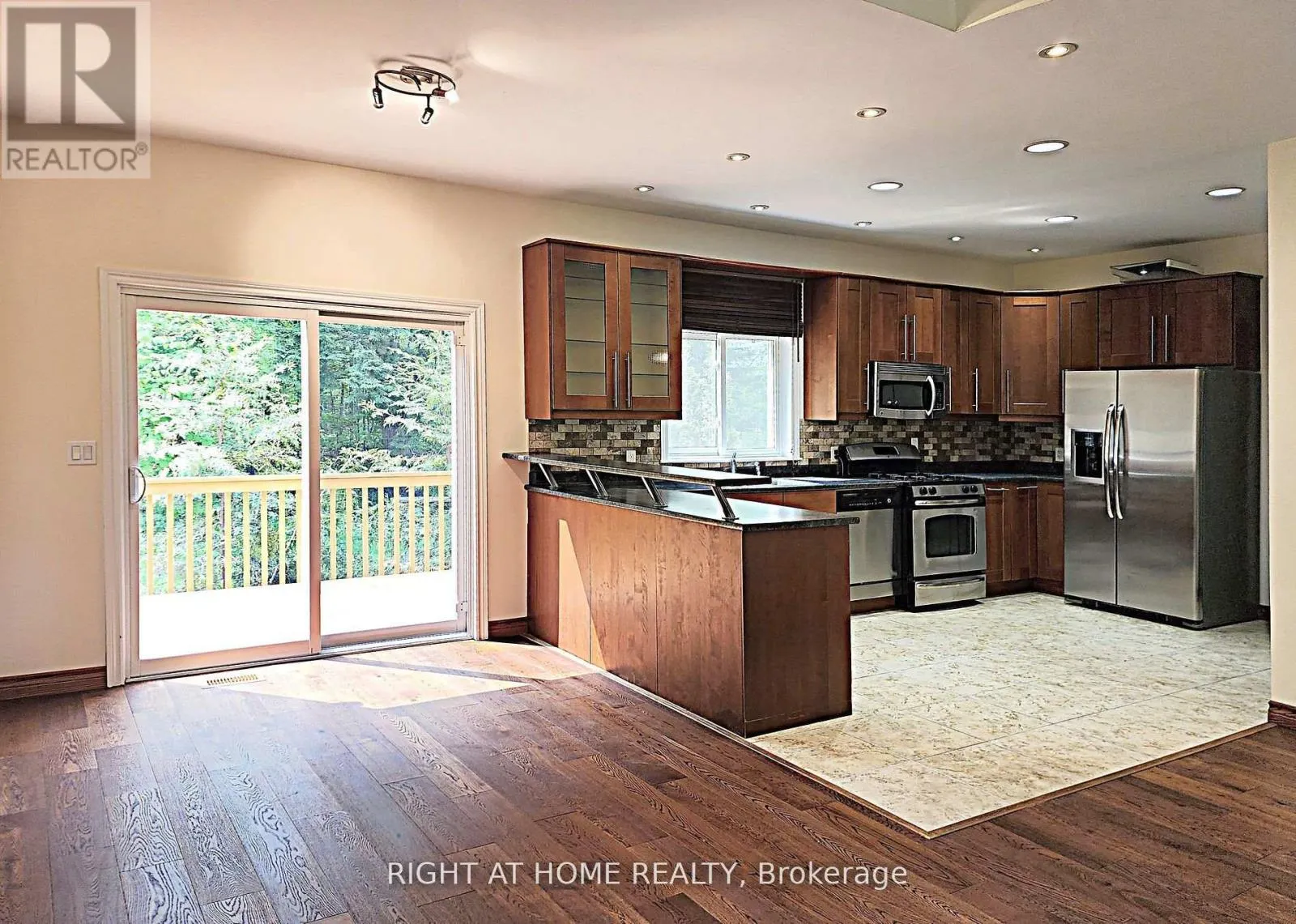 2384 CHAMPLAIN ROAD
