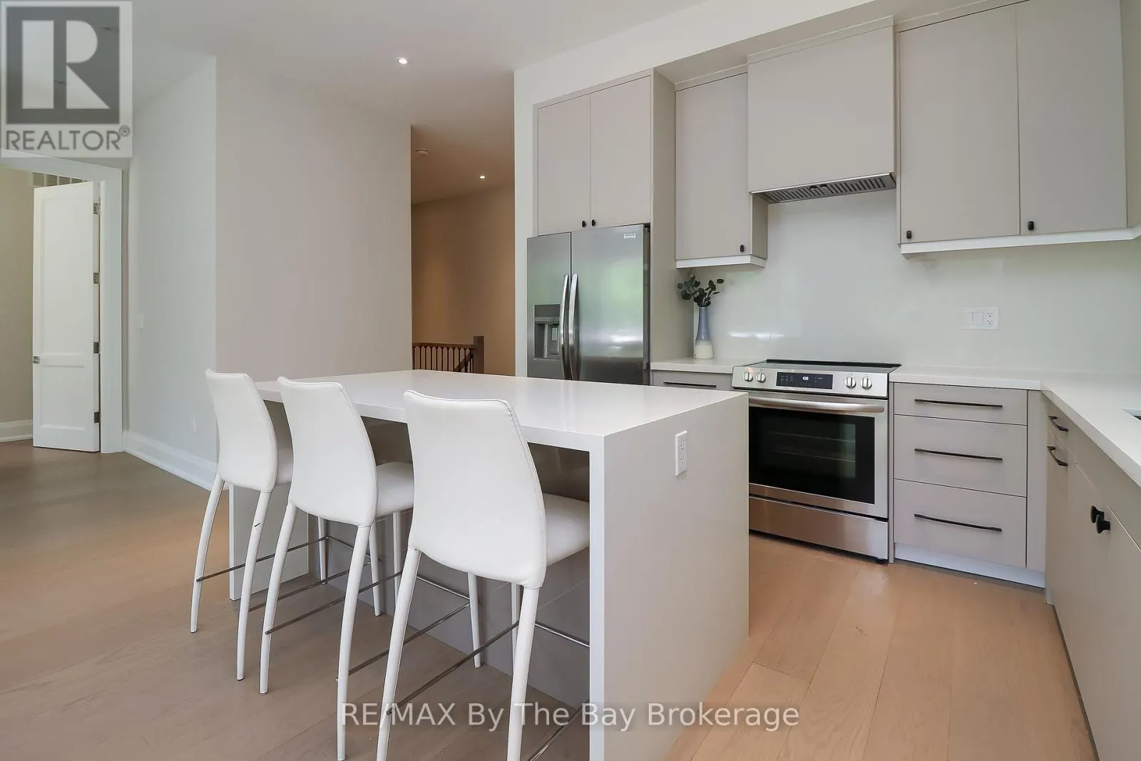 35 48TH STREET N