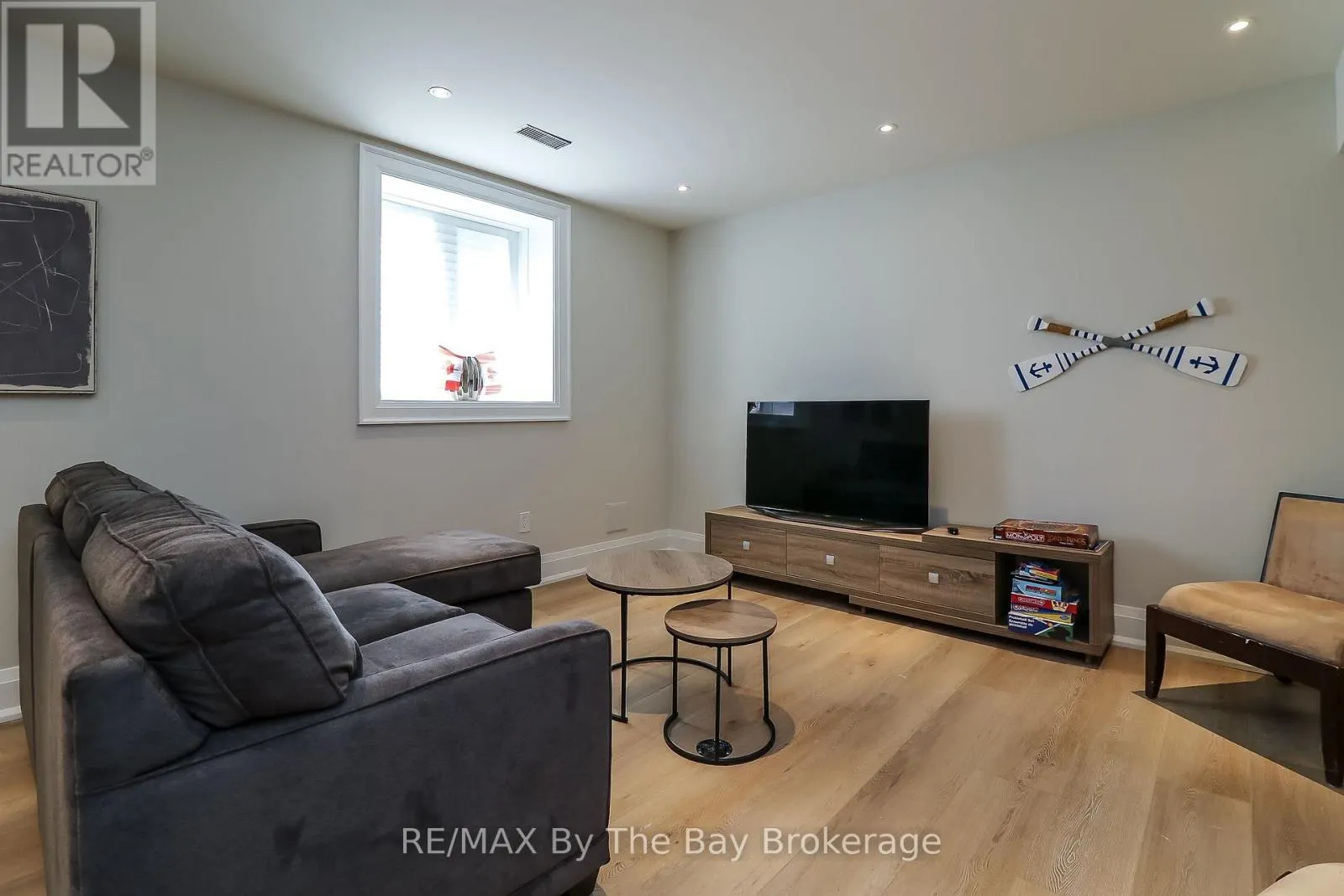 35 48TH STREET N