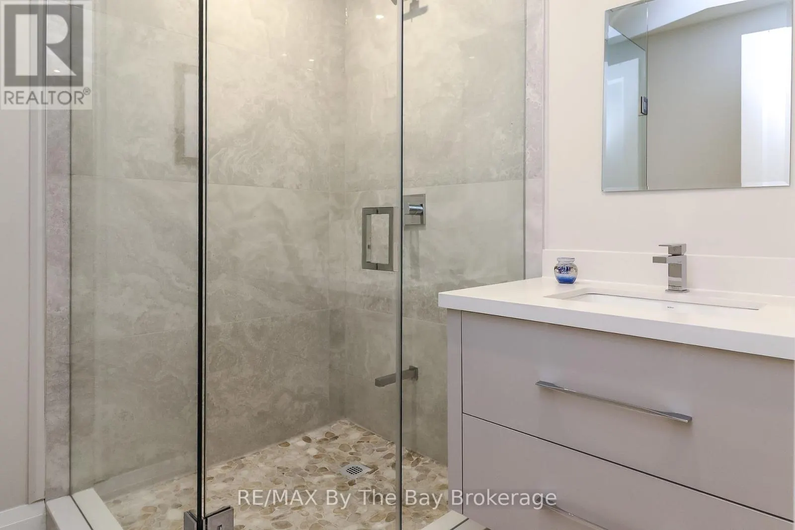 35 48TH STREET N