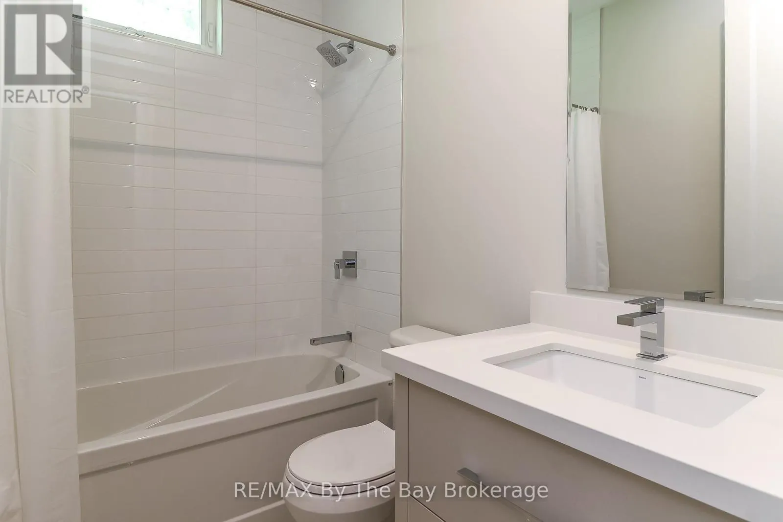 35 48TH STREET N