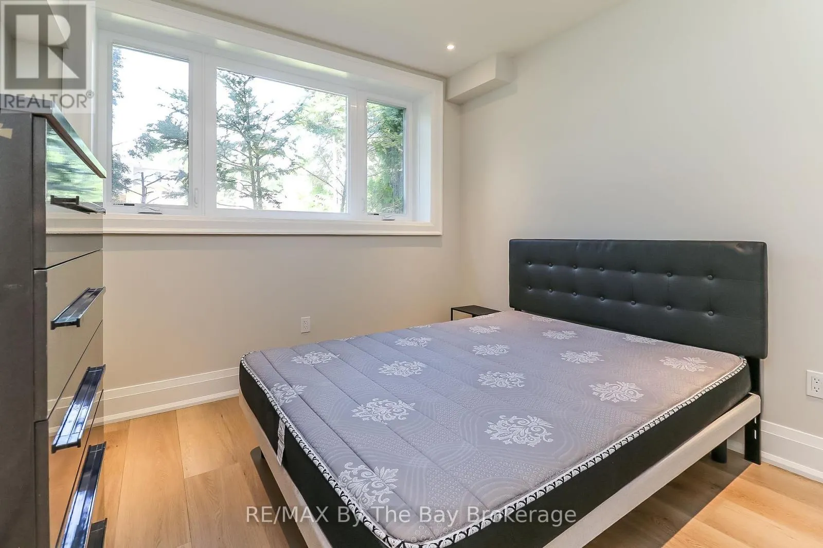 35 48TH STREET N