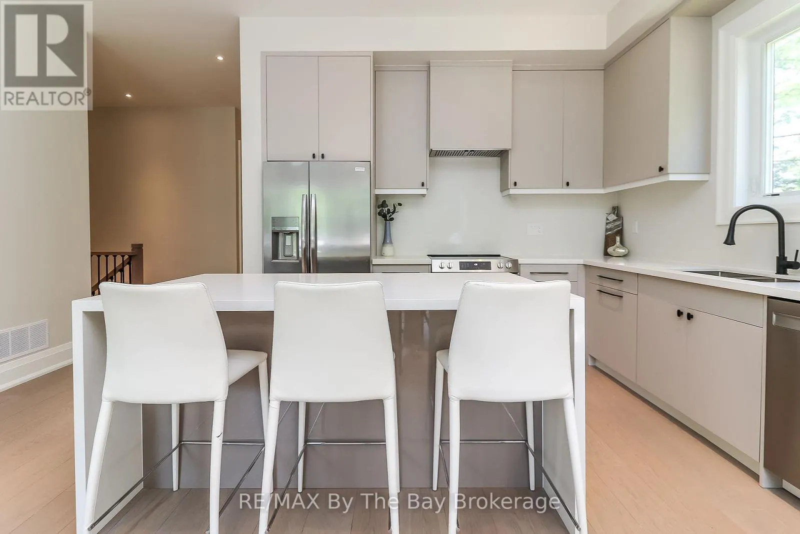 35 48TH STREET N