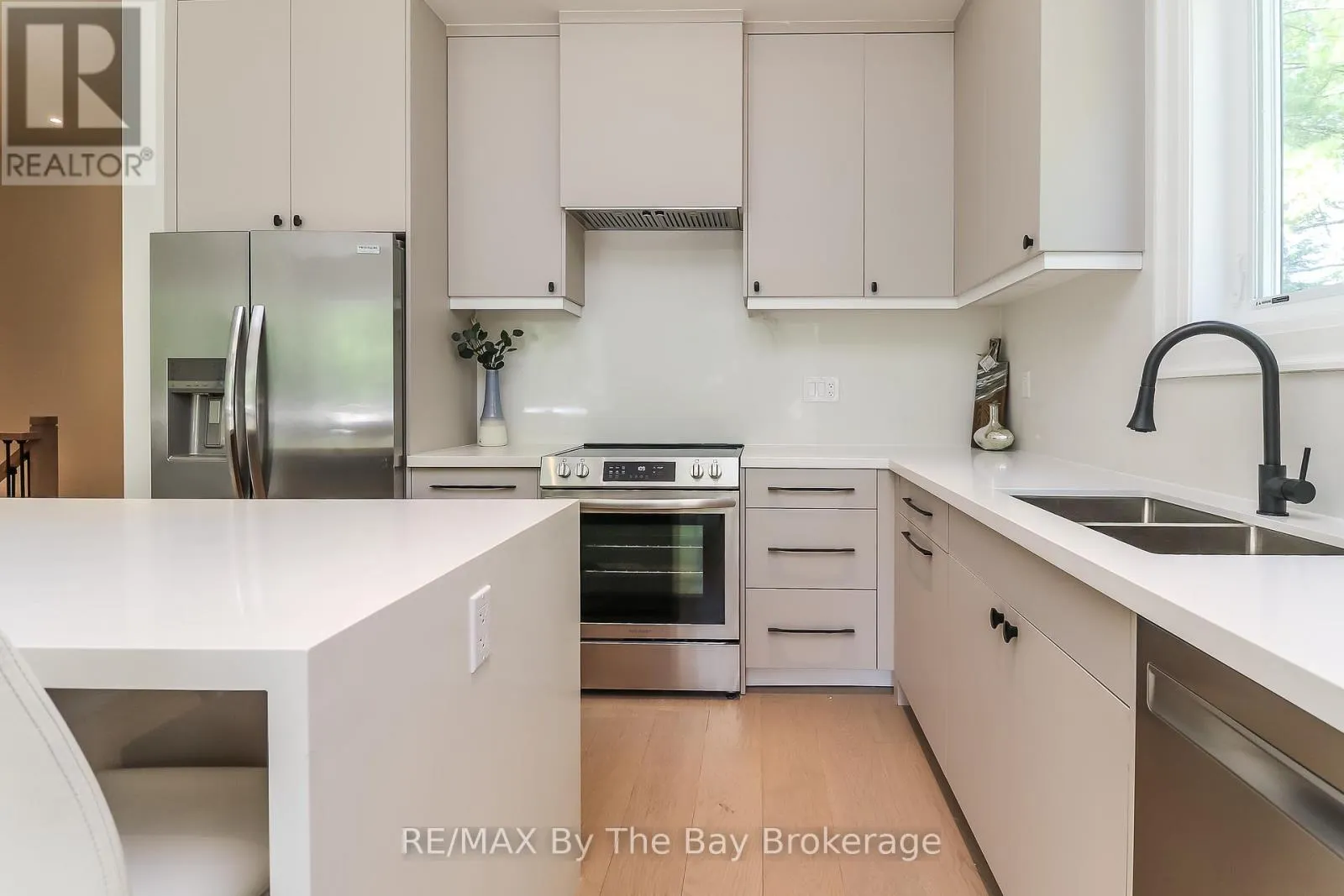 35 48TH STREET N