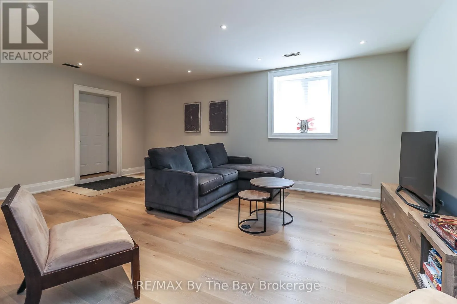 35 48TH STREET N