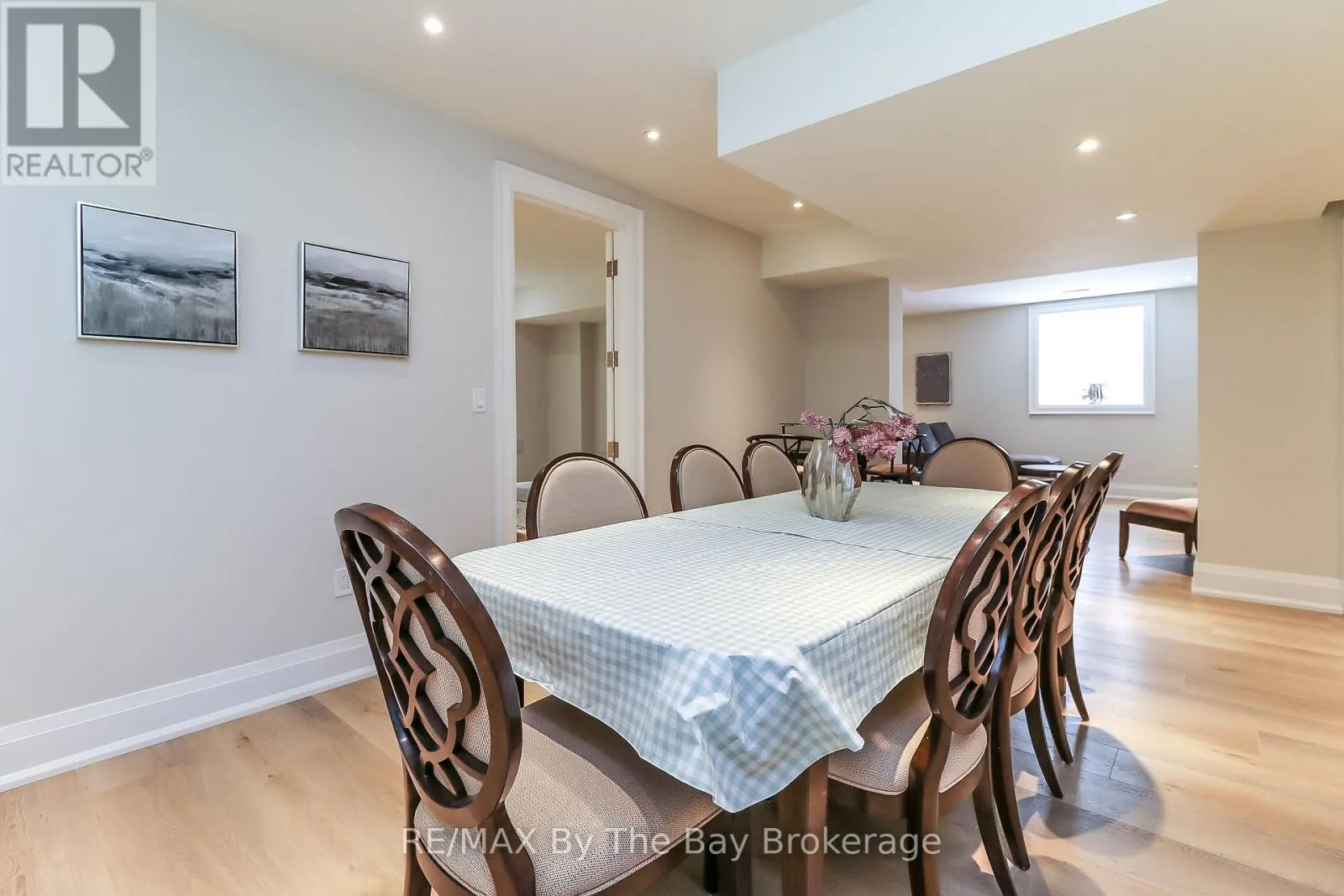 35 48TH STREET N