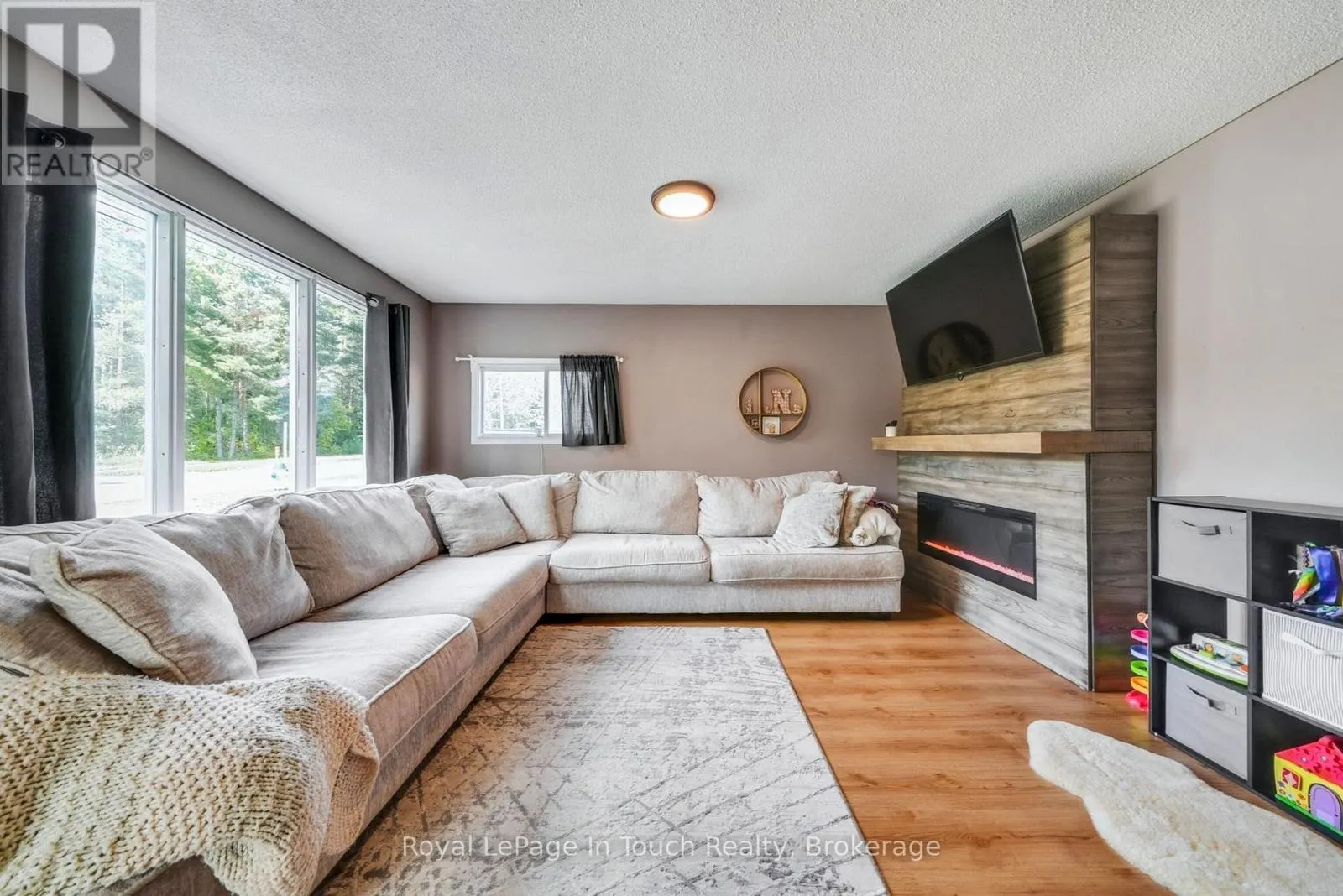 116 ROBERT STREET E