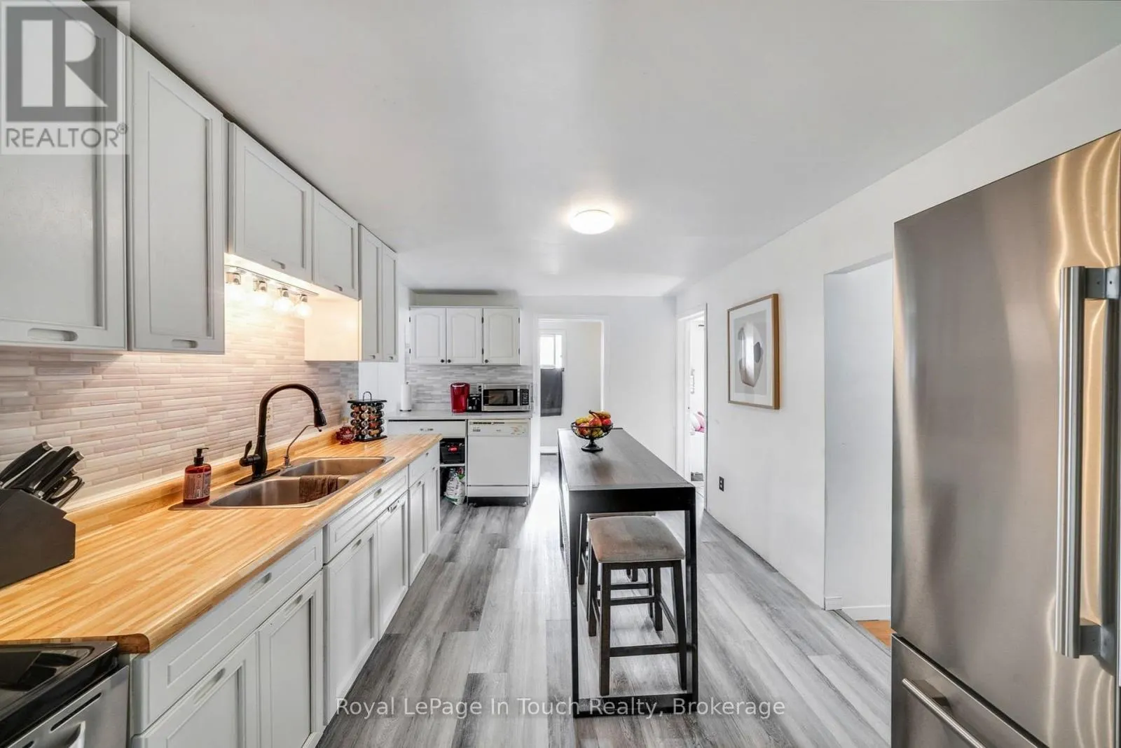 116 ROBERT STREET E