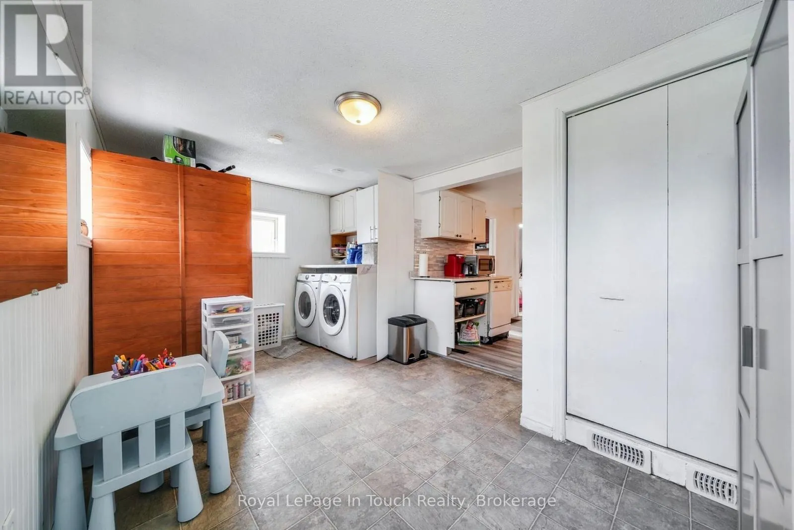 116 ROBERT STREET E