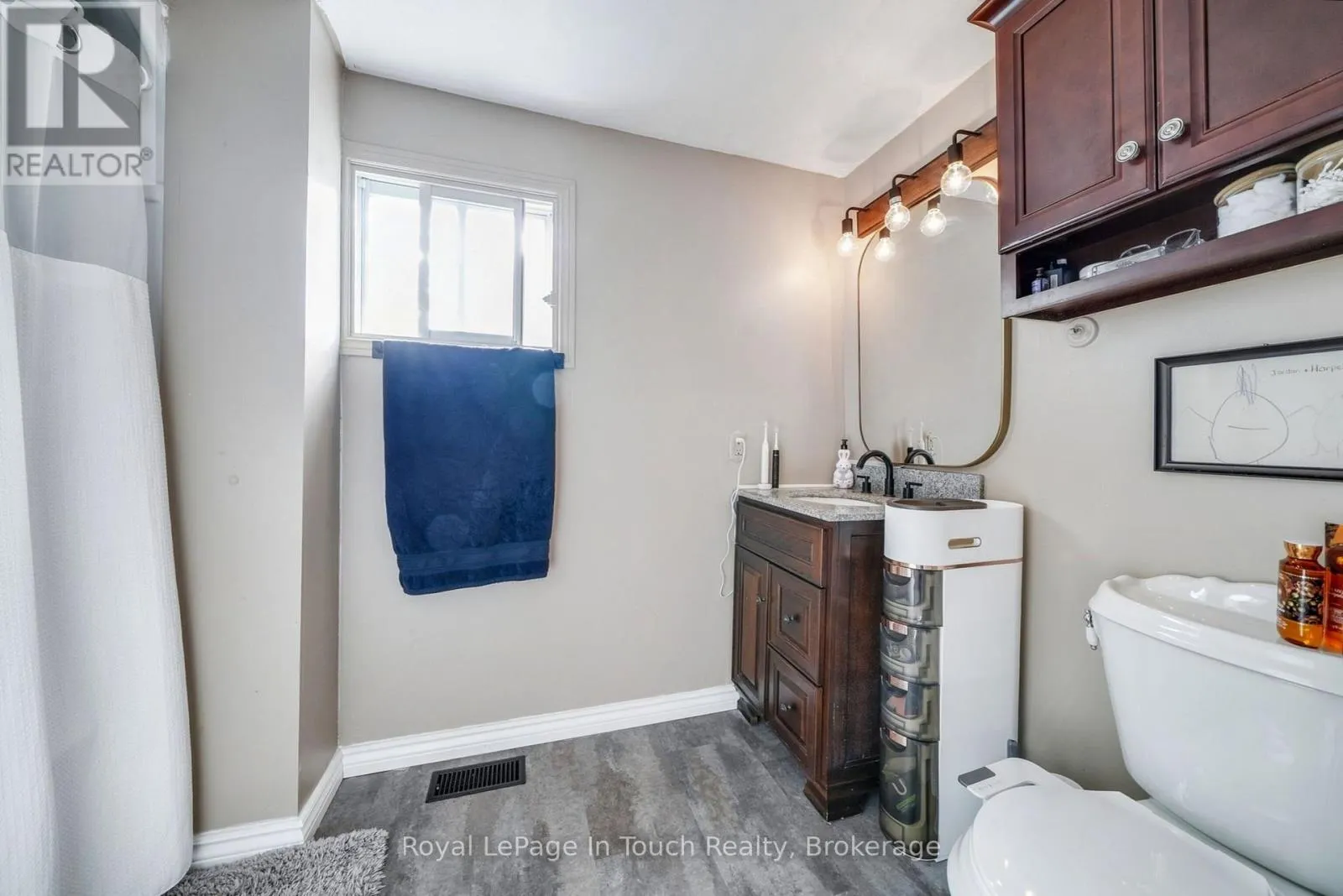 116 ROBERT STREET E