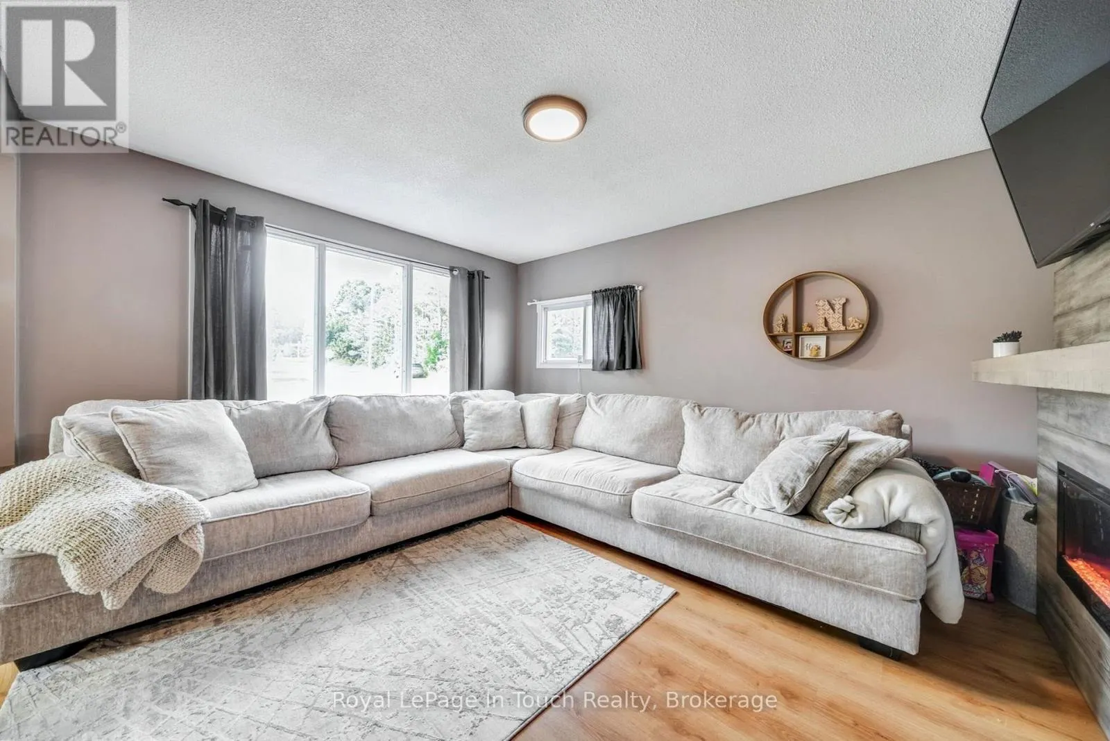 116 ROBERT STREET E