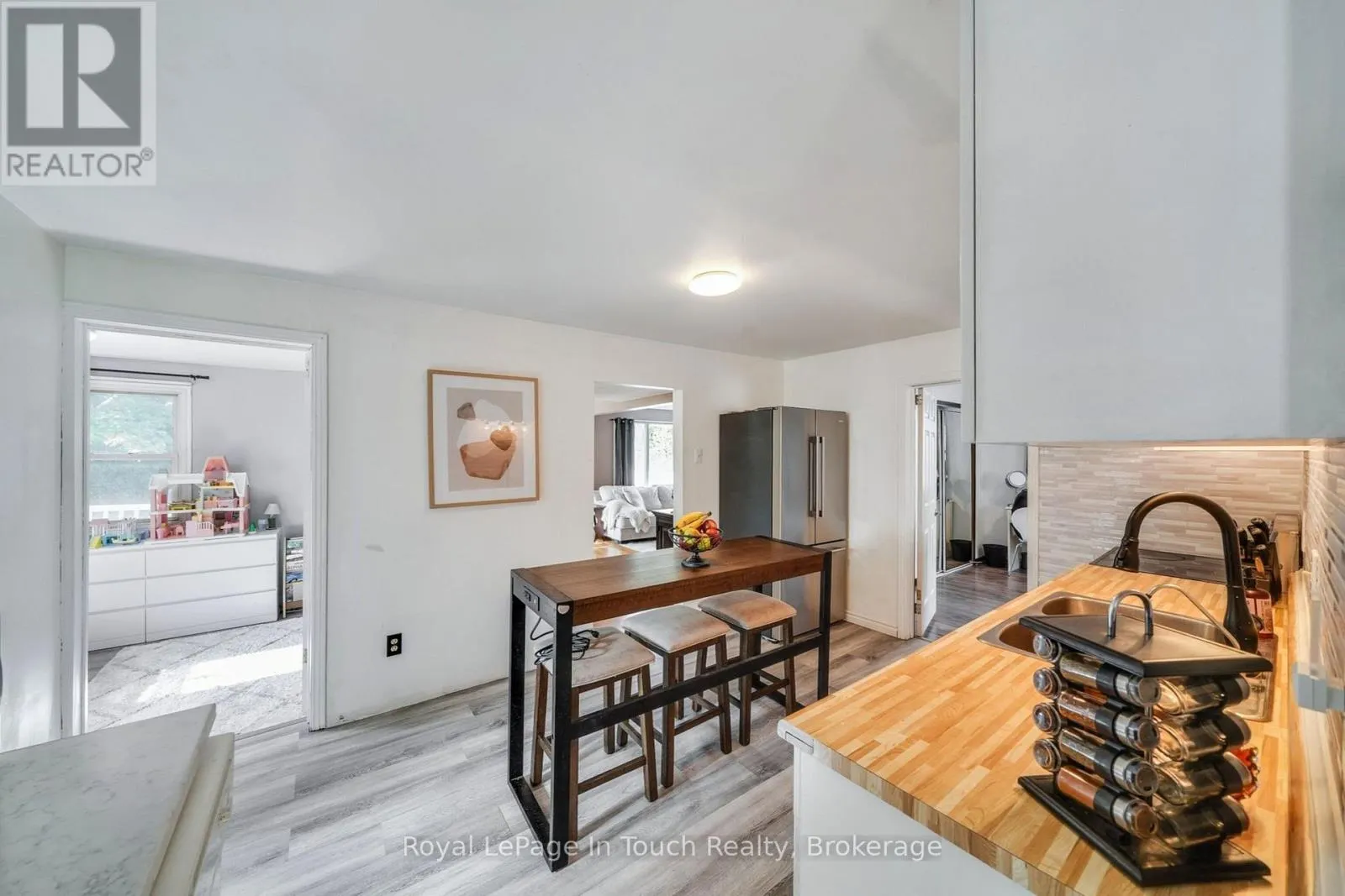 116 ROBERT STREET E
