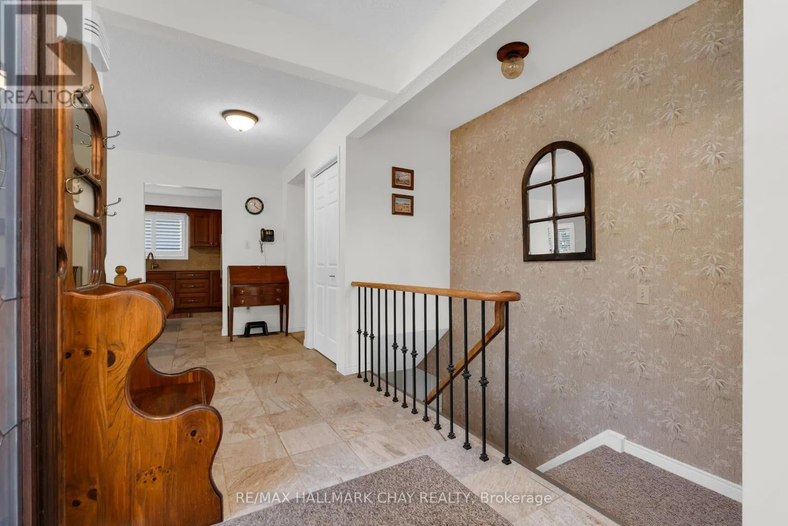 19 ALGONQUIN TRAIL