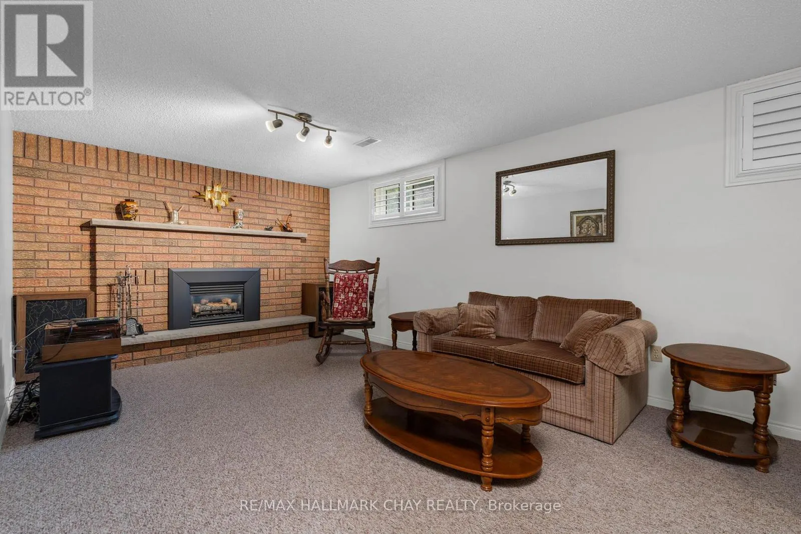 19 ALGONQUIN TRAIL
