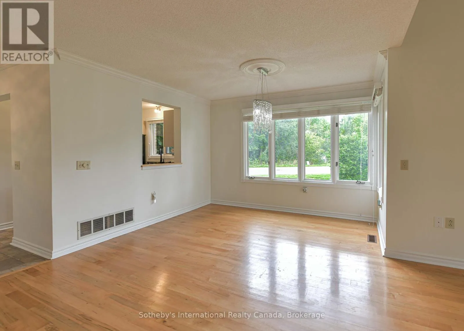 101 - 10 MUSEUM DRIVE, #101