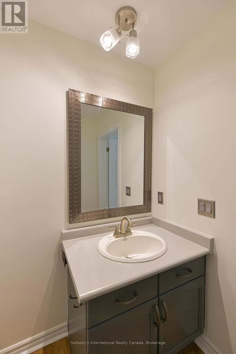 101 - 10 MUSEUM DRIVE, #101