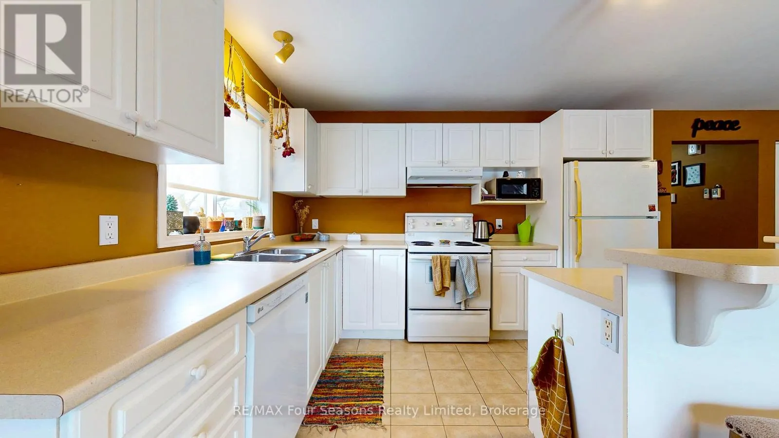 302 - 171 EIGHTH STREET, #302