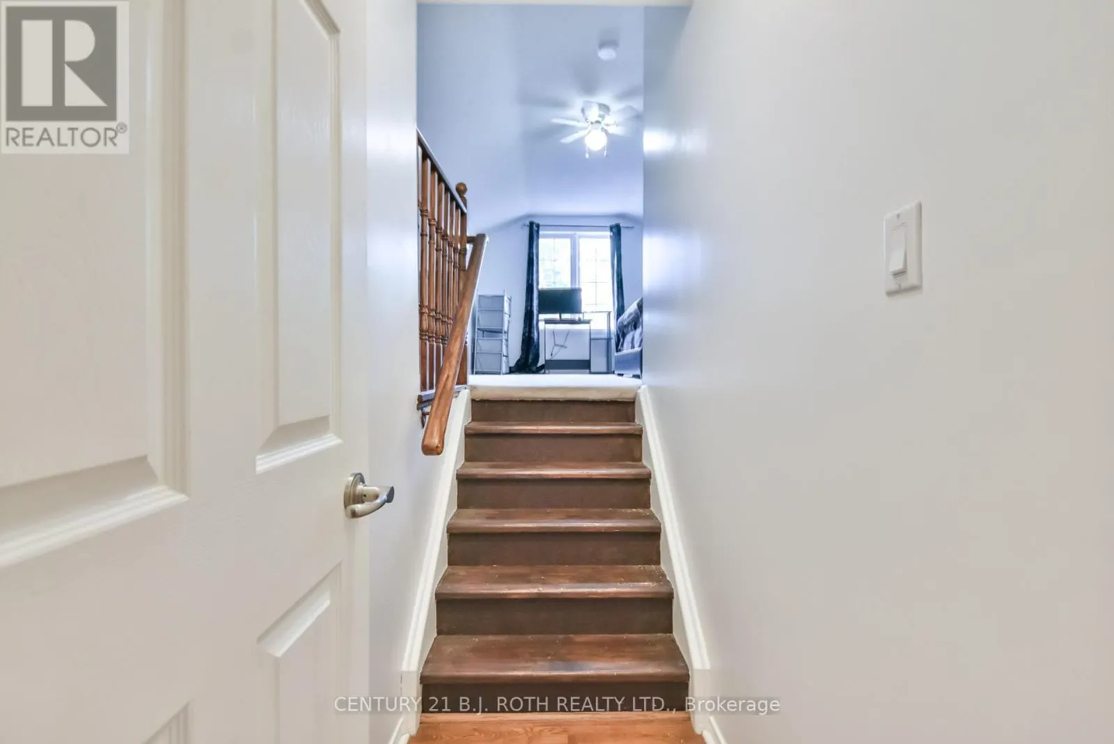 56 MONIQUE CRESCENT