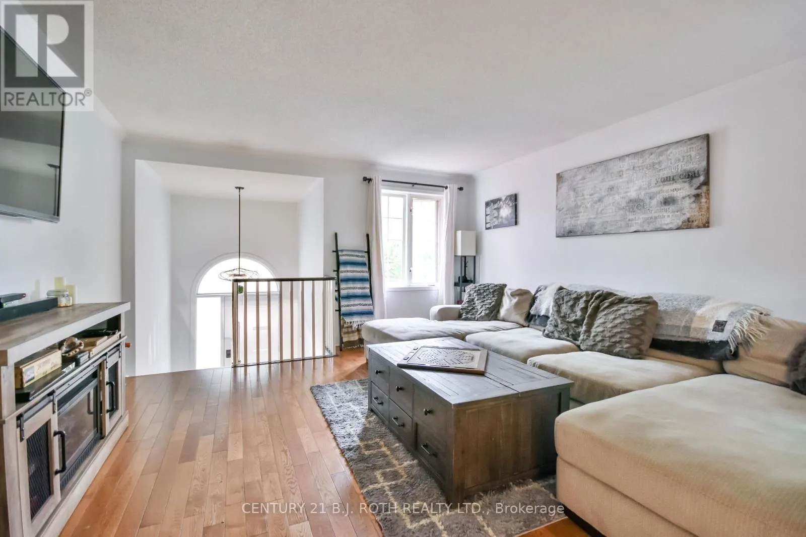 56 MONIQUE CRESCENT