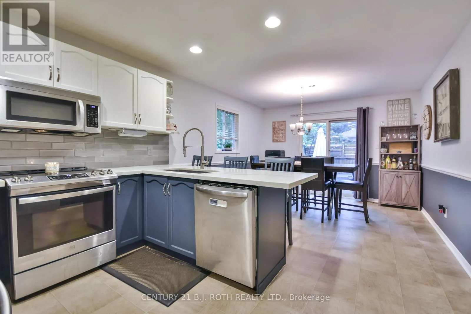 56 MONIQUE CRESCENT