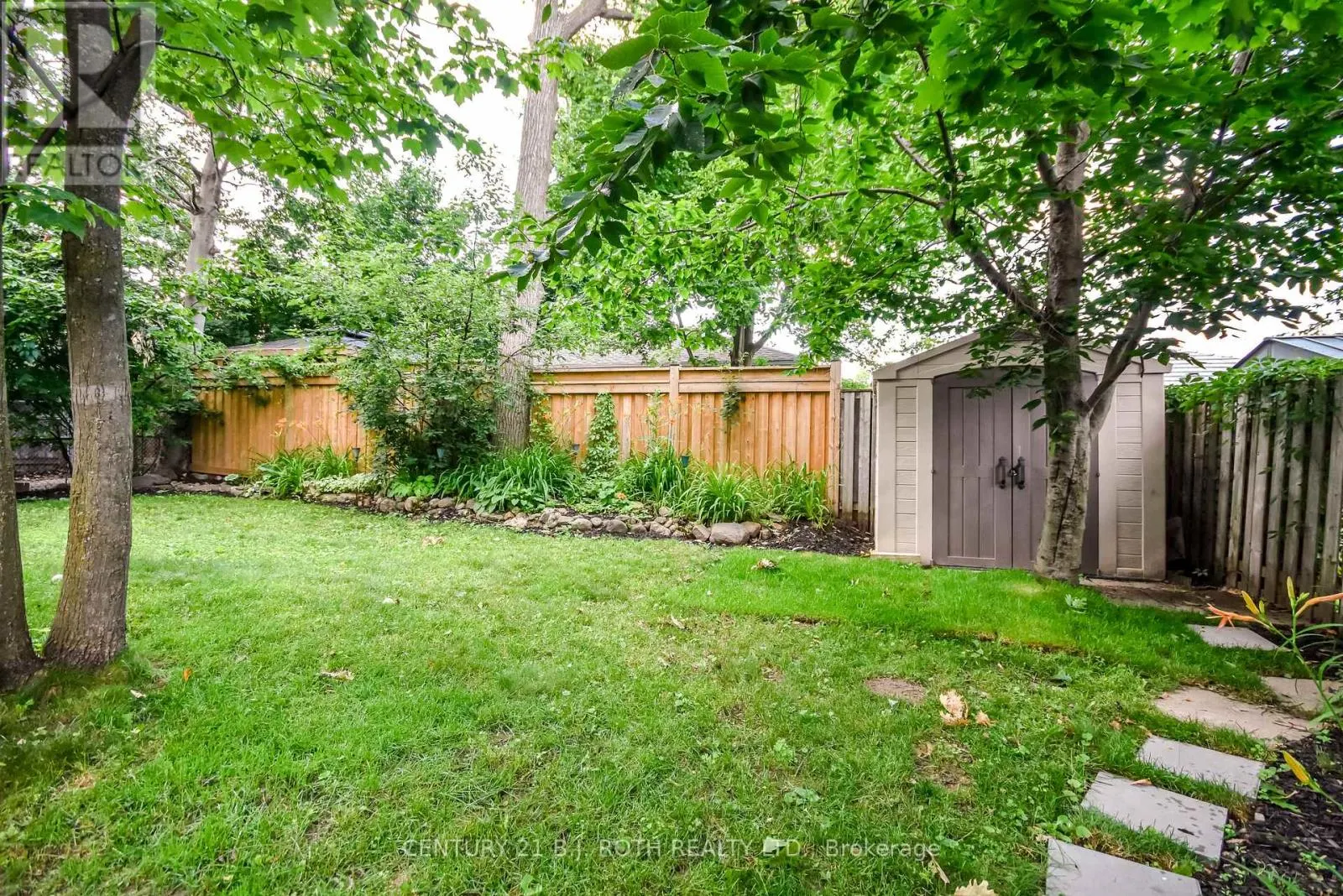 56 MONIQUE CRESCENT