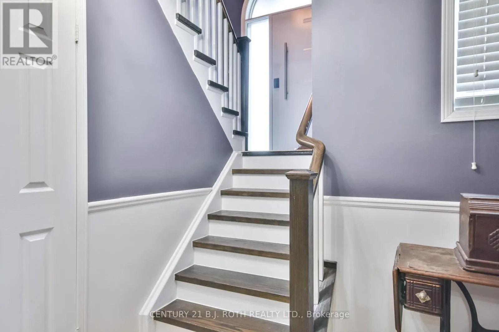 56 MONIQUE CRESCENT