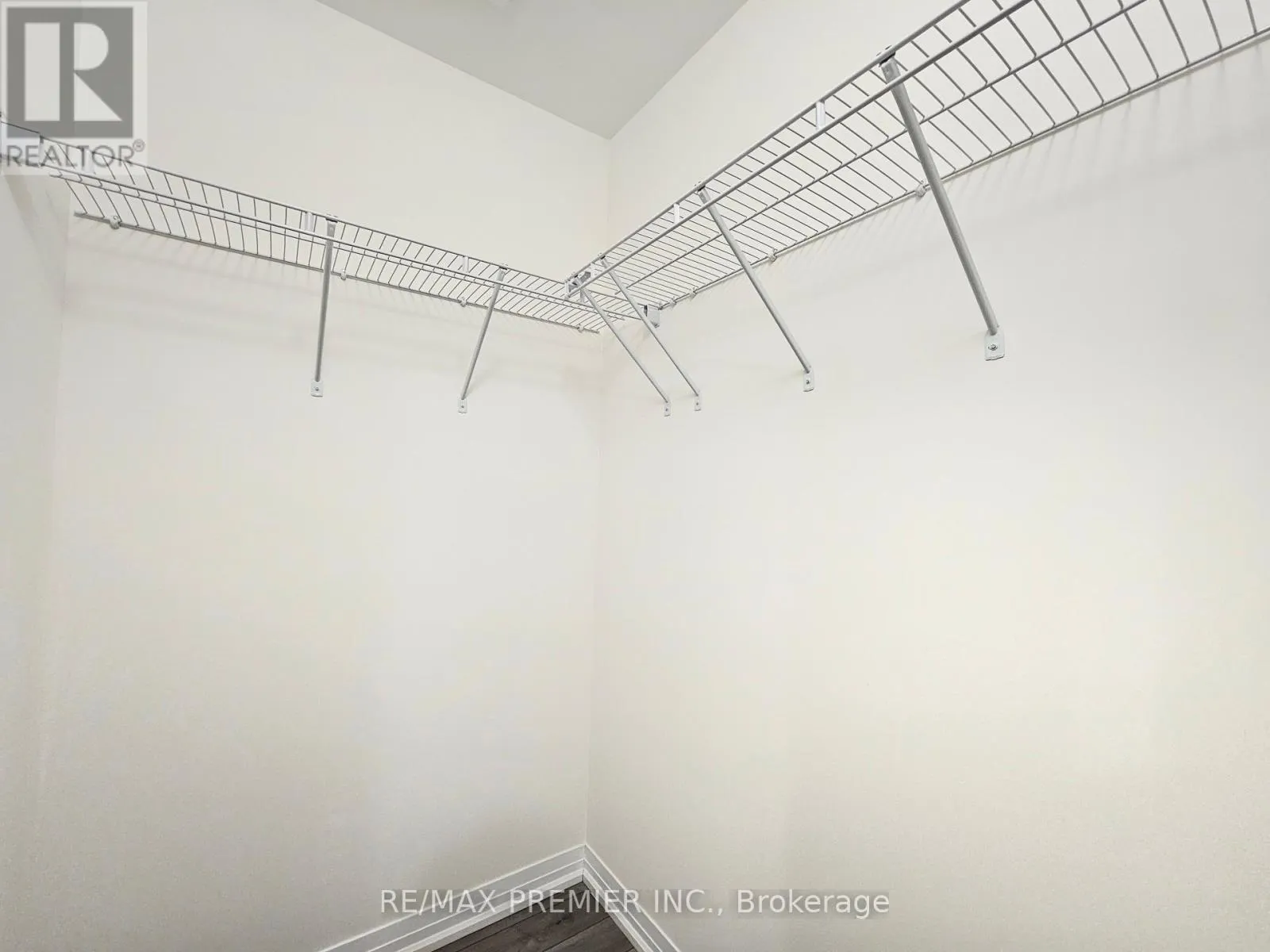 142 TURNBERRY LANE
