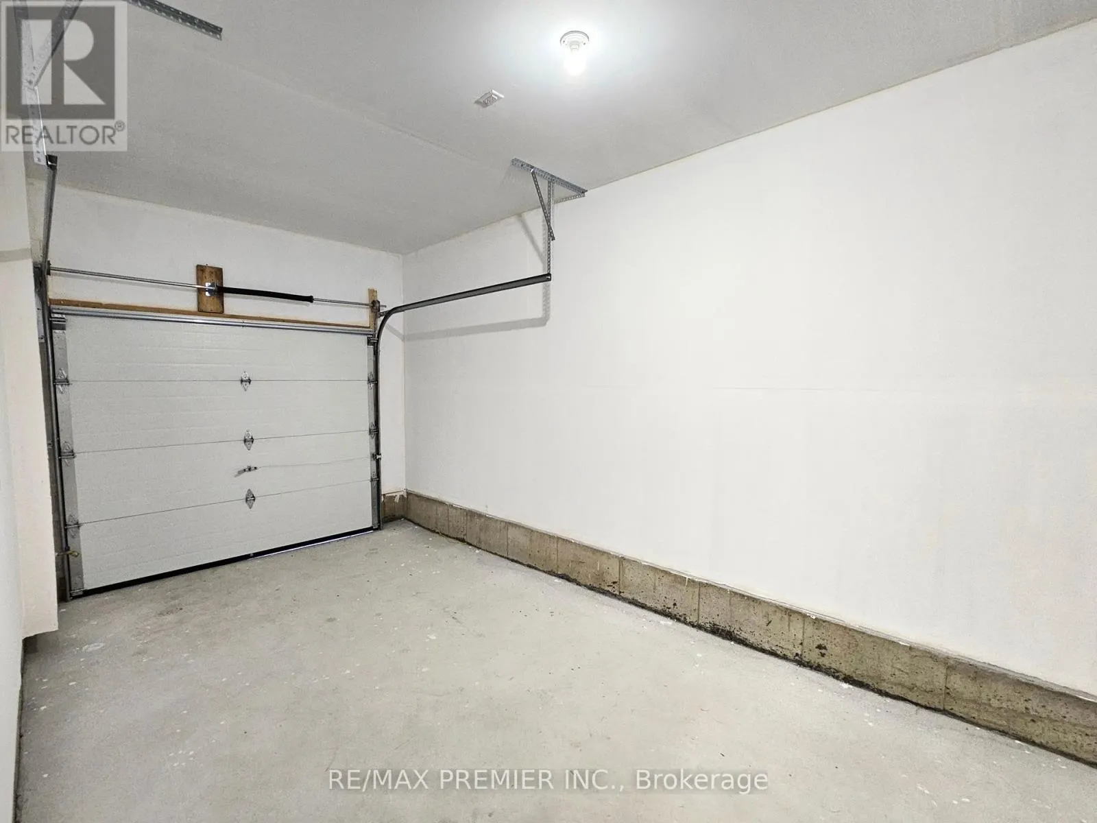 142 TURNBERRY LANE