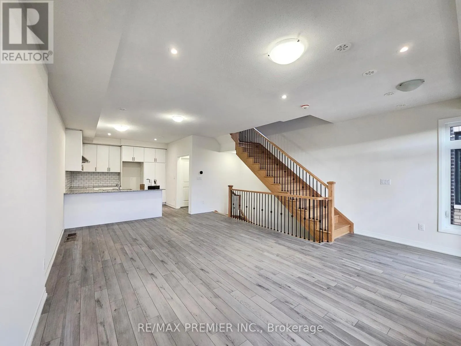 142 TURNBERRY LANE