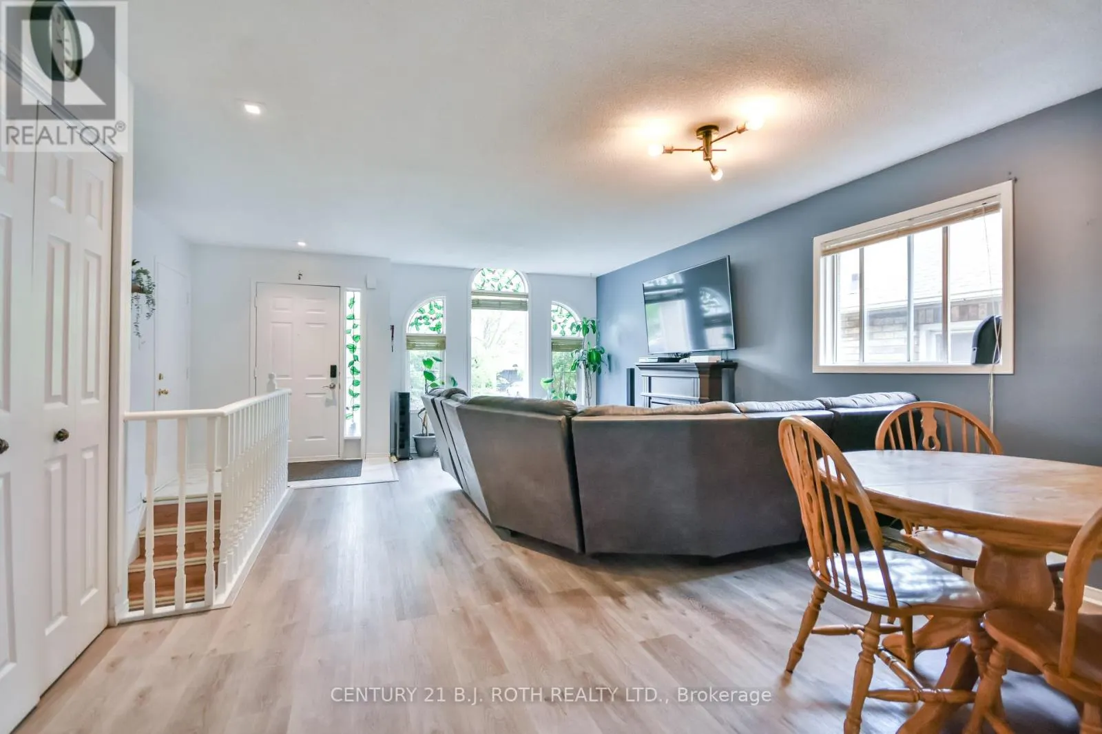 37 NICHOLSON DRIVE