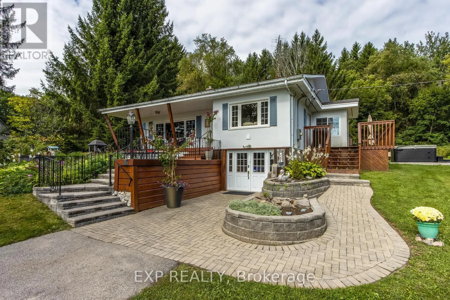 304 CHAMPLAIN ROAD