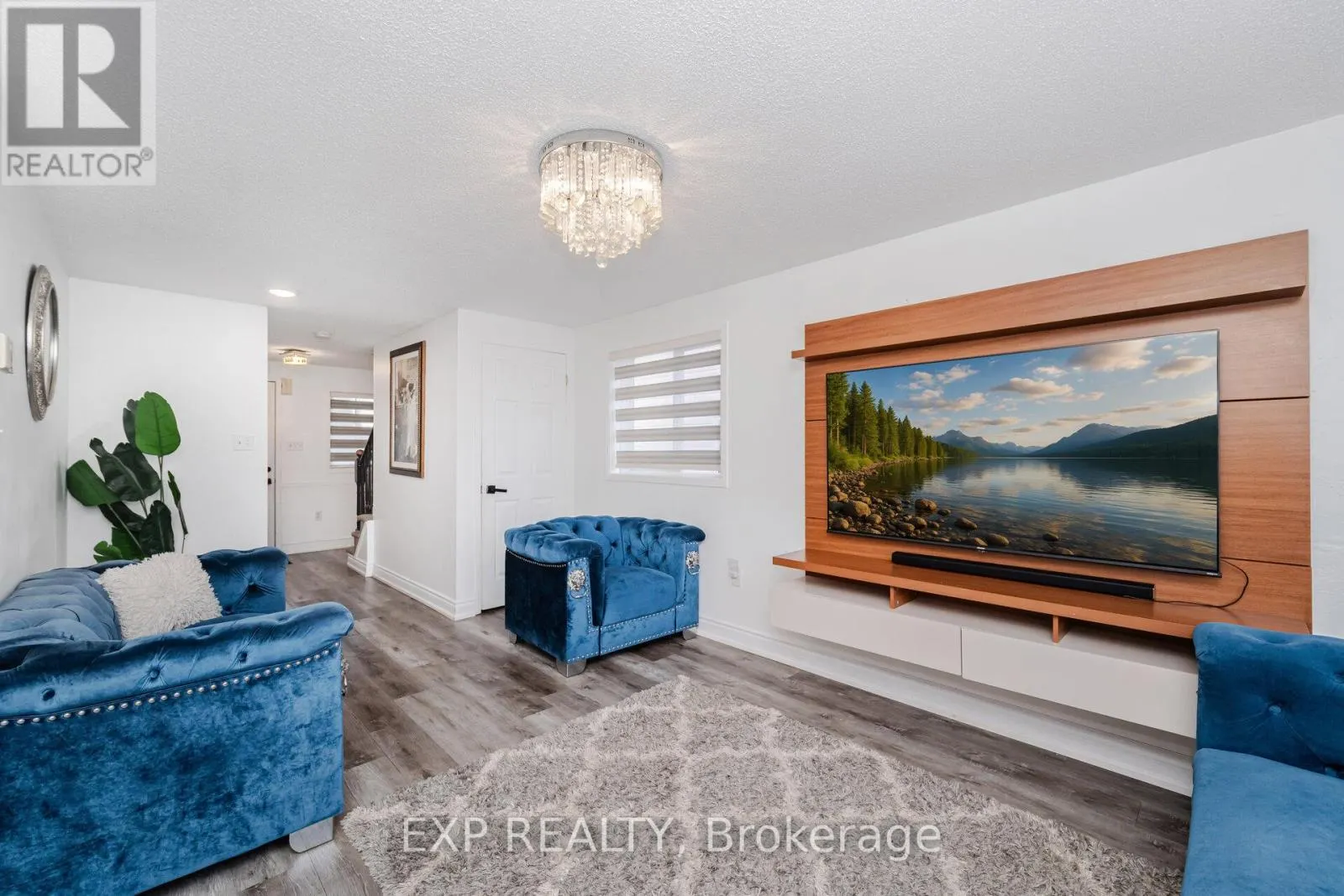 145 COURTNEY CRESCENT