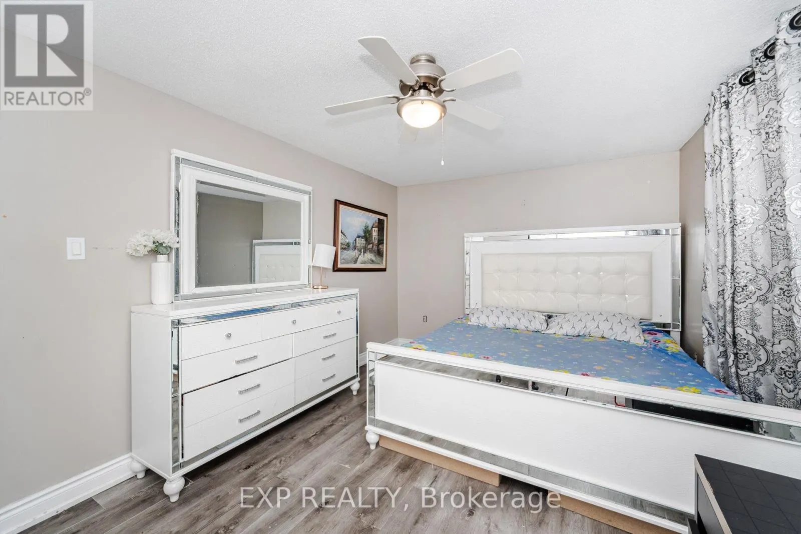 145 COURTNEY CRESCENT