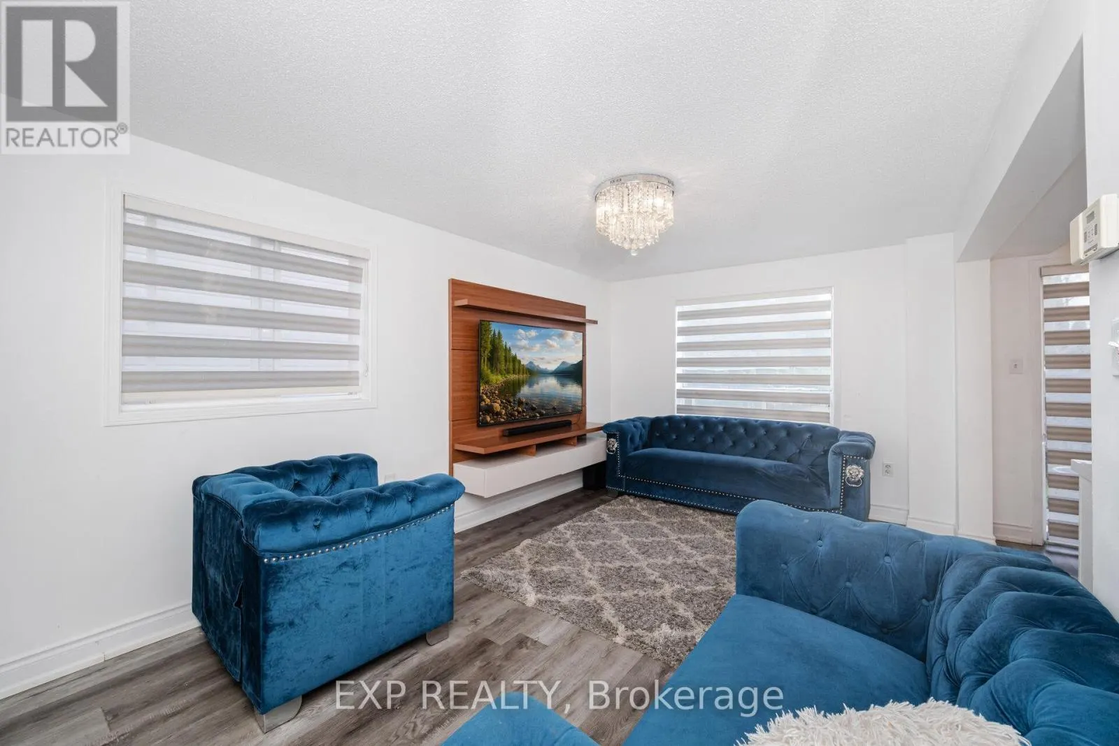 145 COURTNEY CRESCENT