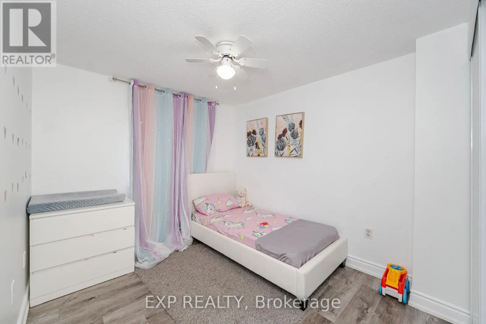 145 COURTNEY CRESCENT
