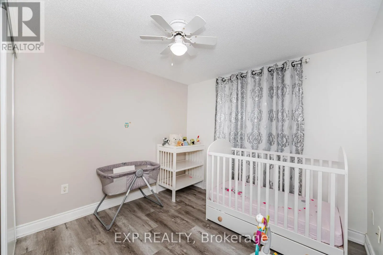 145 COURTNEY CRESCENT