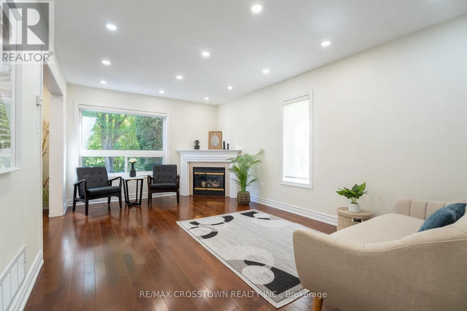 9 MCKENZIE CRESCENT
