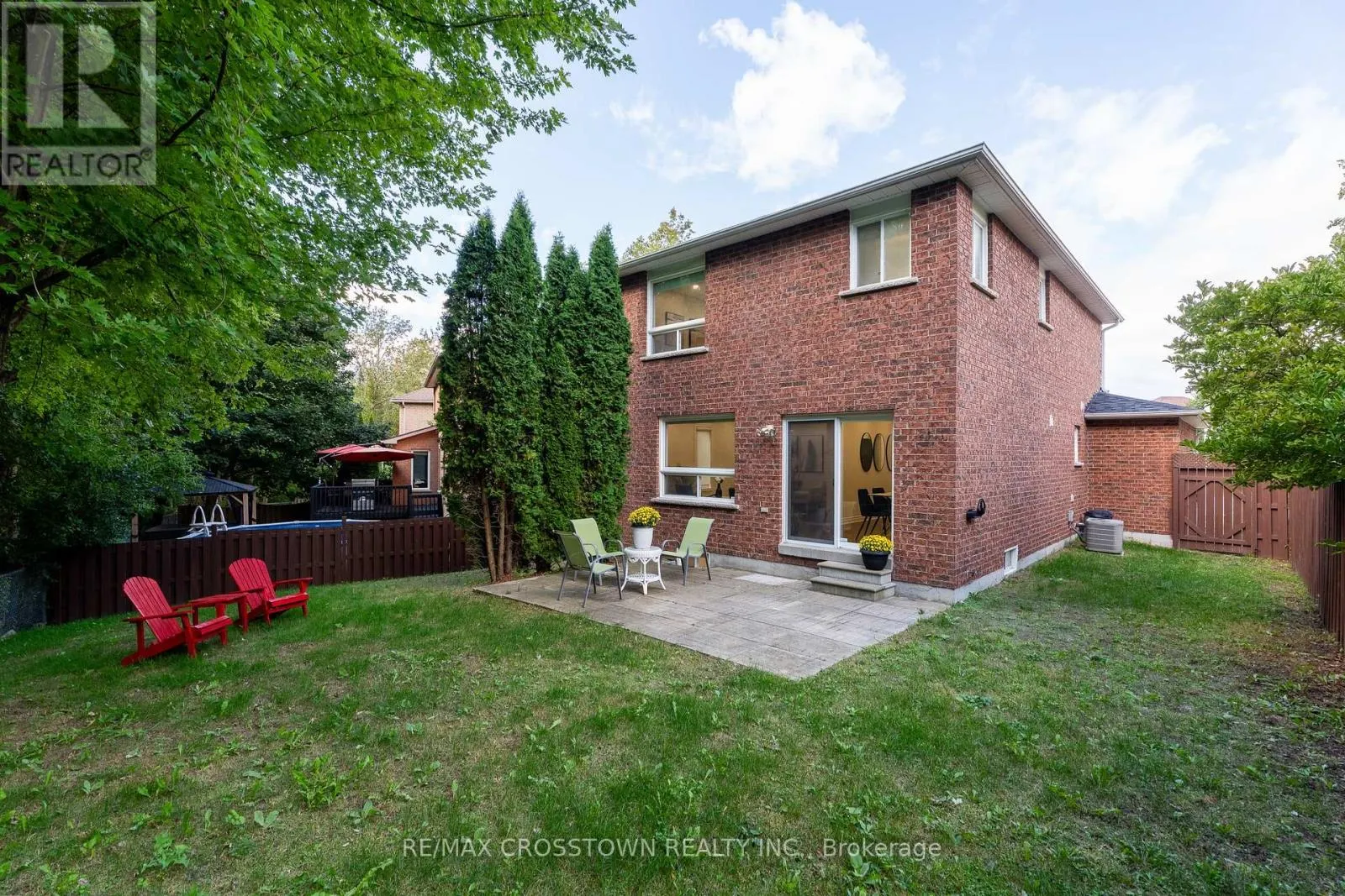 9 MCKENZIE CRESCENT
