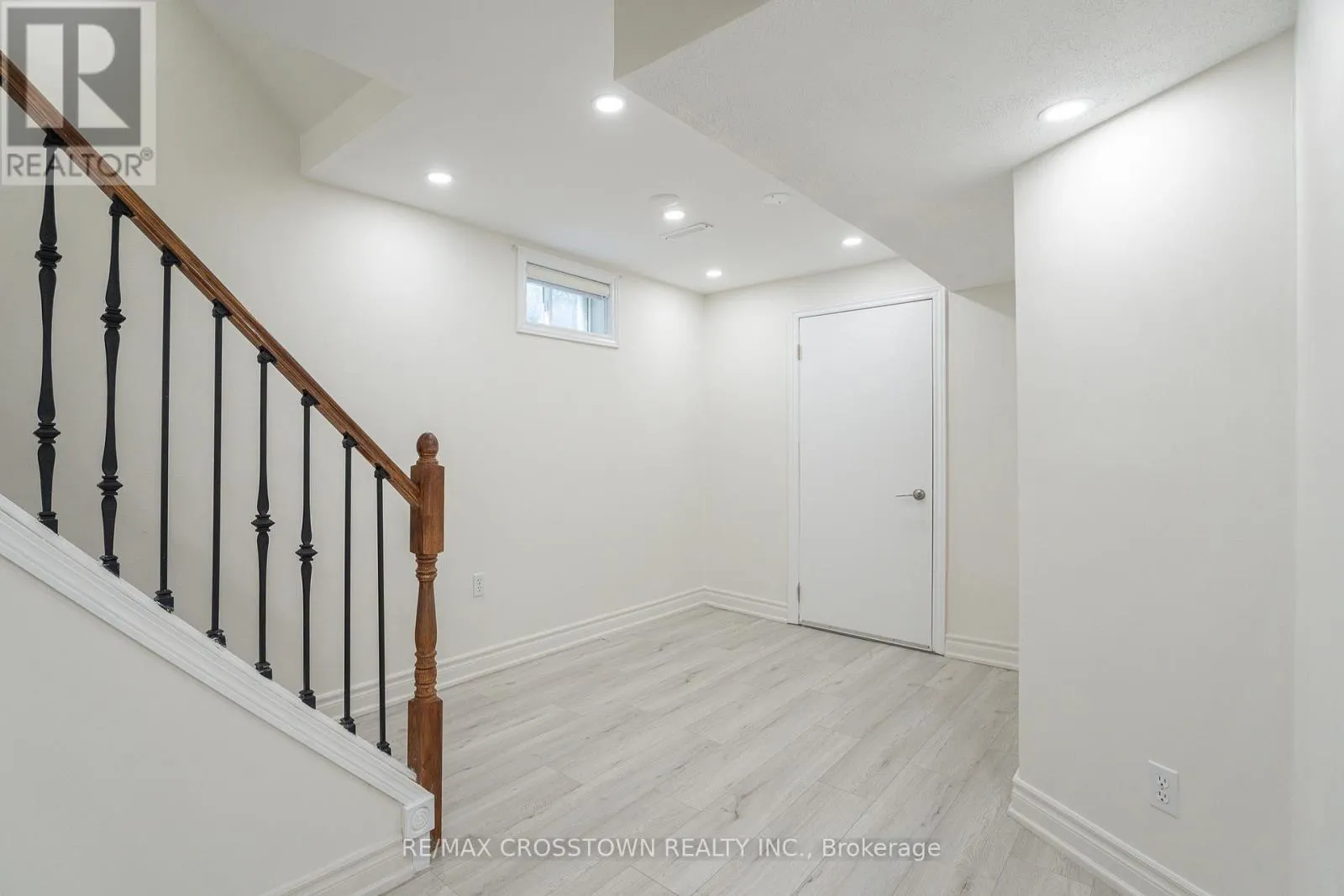 9 MCKENZIE CRESCENT