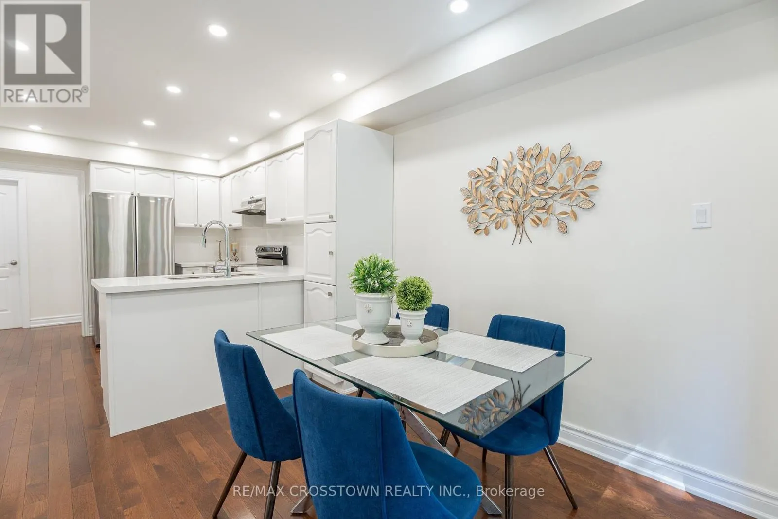 9 MCKENZIE CRESCENT