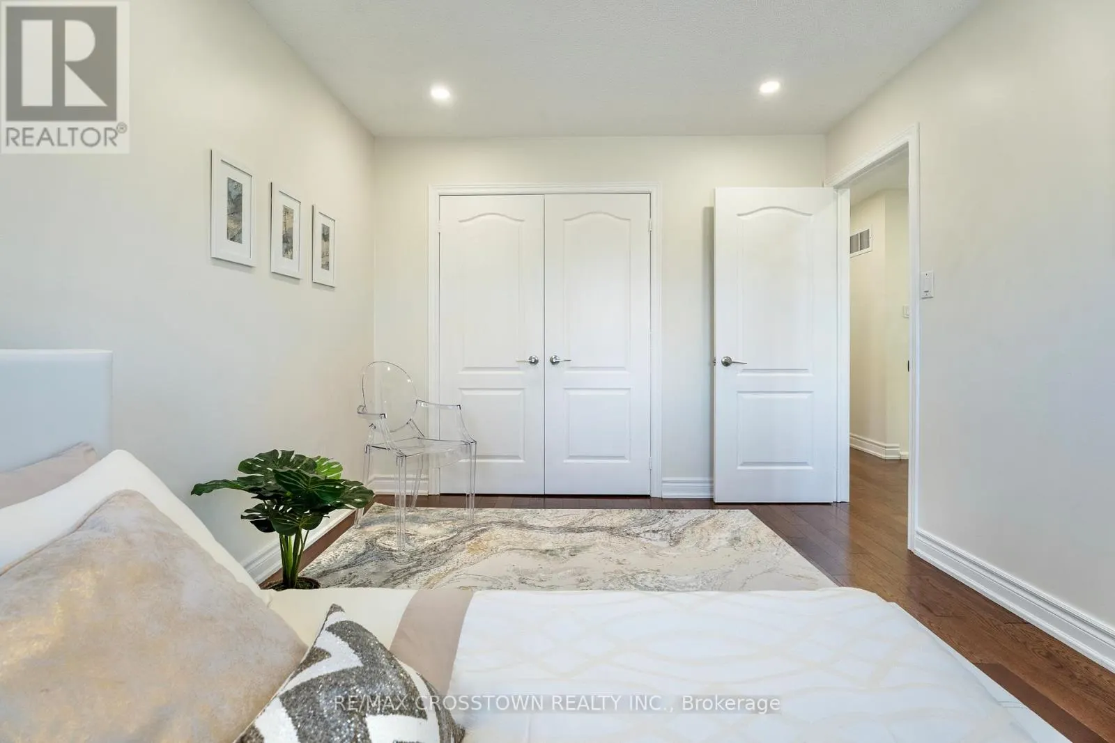 9 MCKENZIE CRESCENT