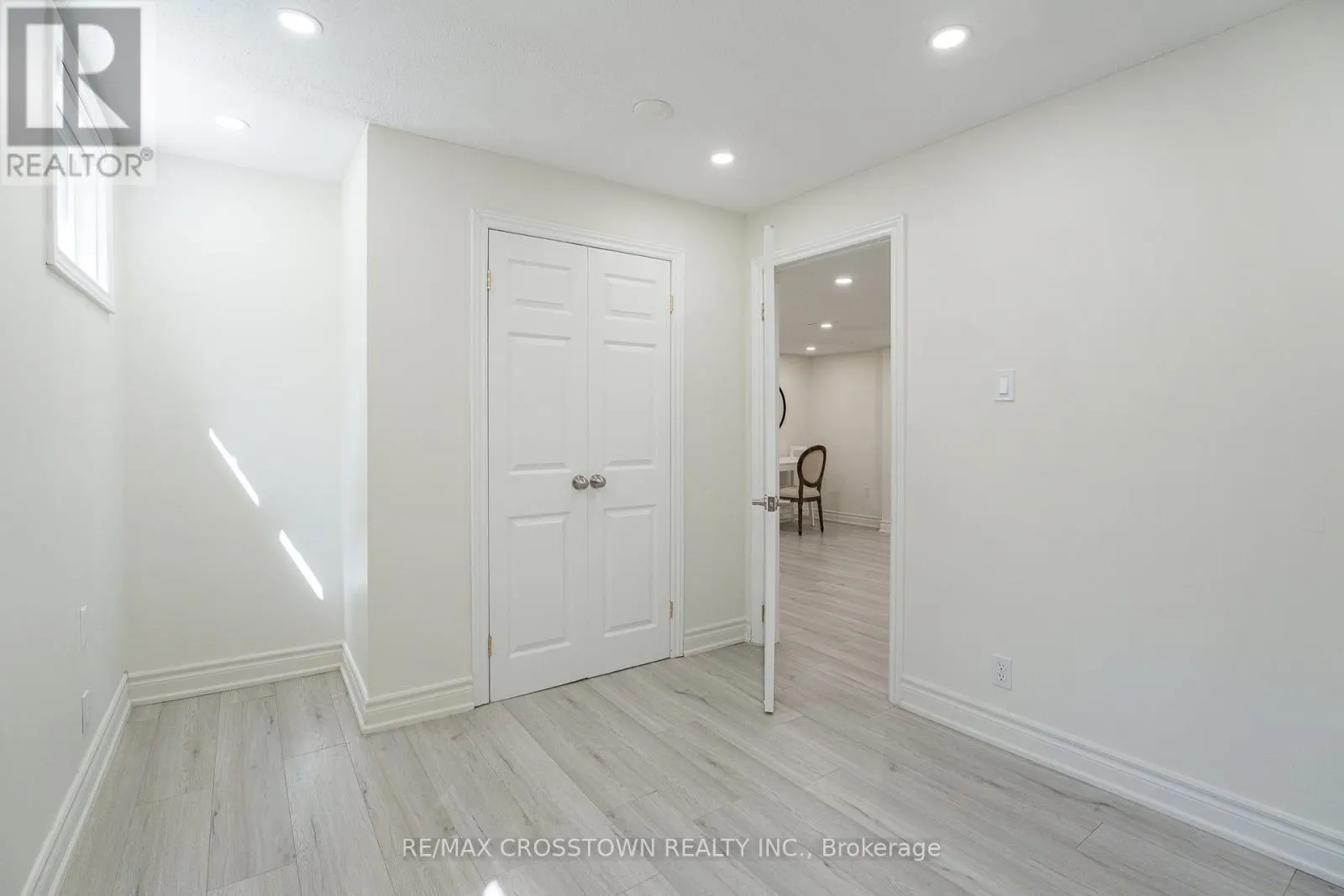 9 MCKENZIE CRESCENT